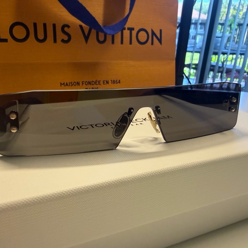 Victoria Beckham Fashion Show
62mm Rectangular Sunglasses - Picture 7 of 13